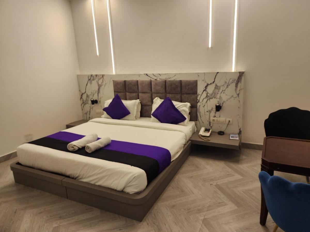Square9 - A Boutique Hotel Gurgaon Zewnętrze zdjęcie