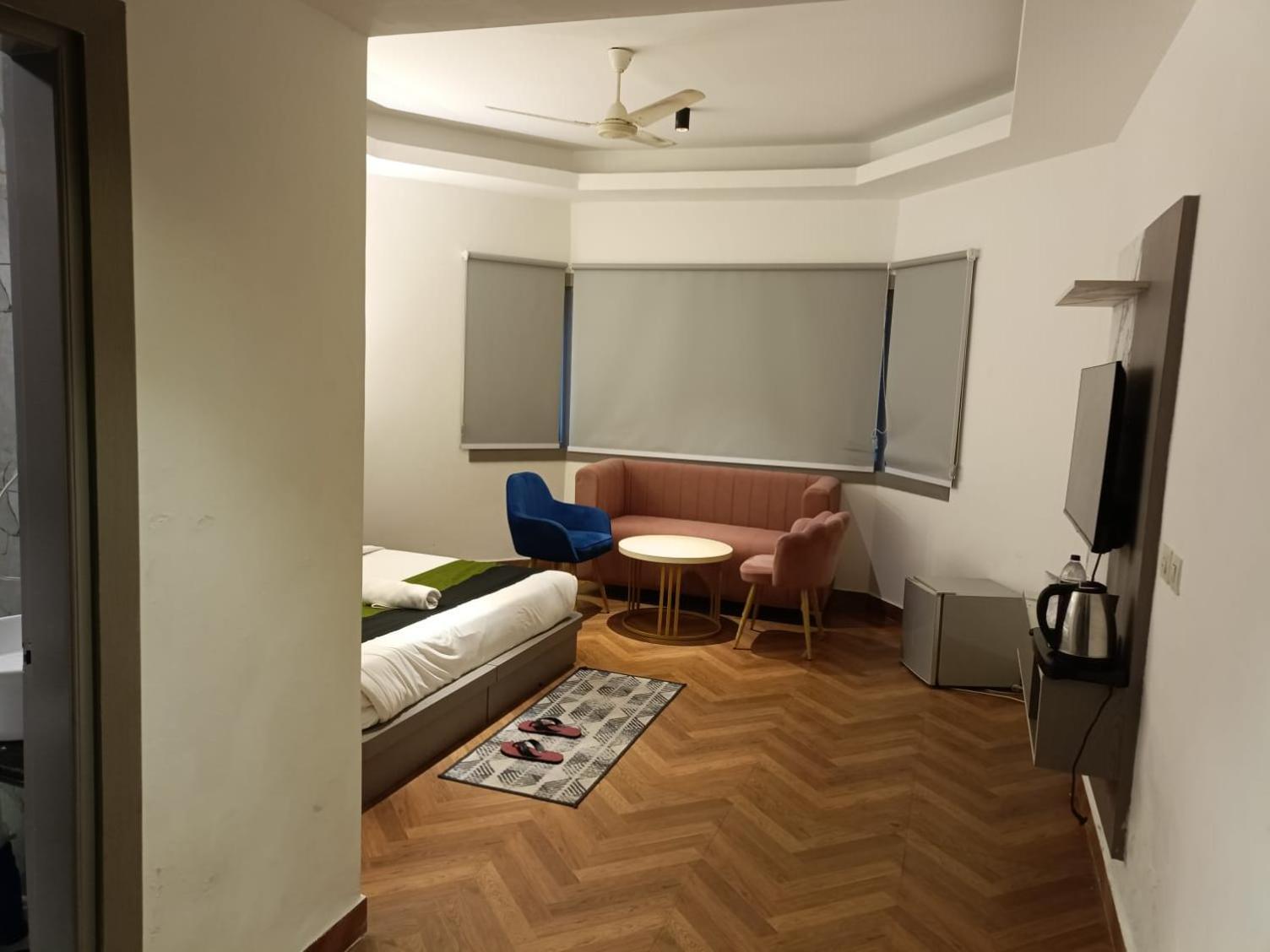 Square9 - A Boutique Hotel Gurgaon Zewnętrze zdjęcie