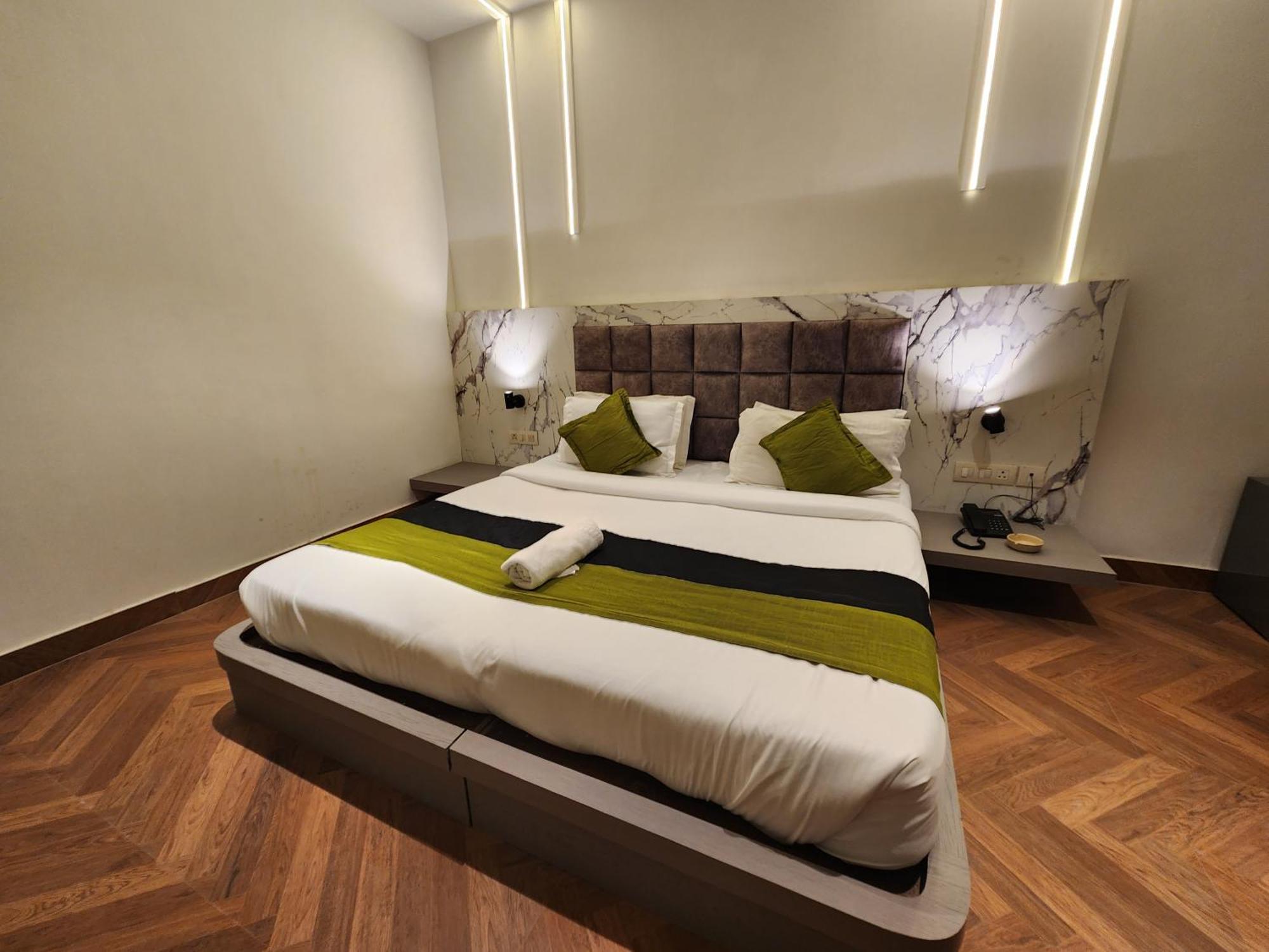 Square9 - A Boutique Hotel Gurgaon Zewnętrze zdjęcie